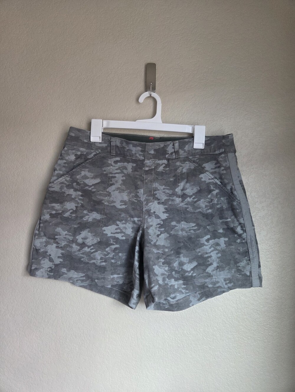 Spanx Twill Strech Camo Short 6" Size XL